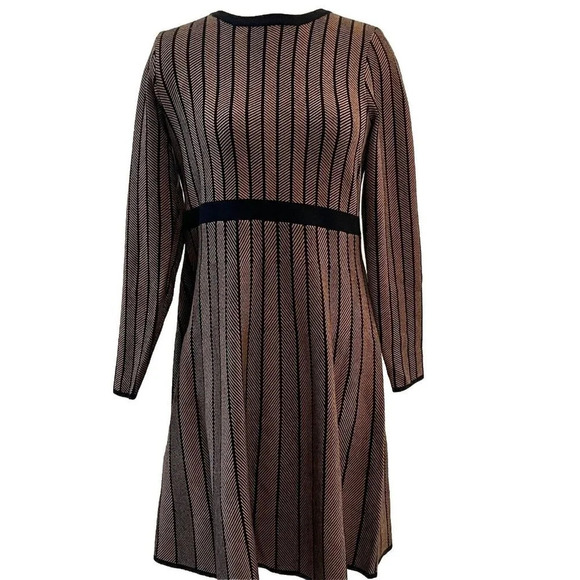 T Tahari Women’s Geo Jacquard Fit-and-Flare Sweater Dress Size Large Black Brown - Picture 1 of 8